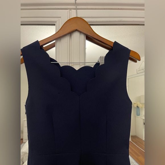 Like New Gorgeous Navy J. crew Scalloped Dress - Size 2 - Picture 6 of 10